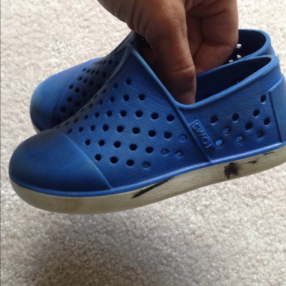 Toms  - Picture 2 of 6